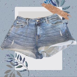 SOLD//Levi’s High Rise Shorts